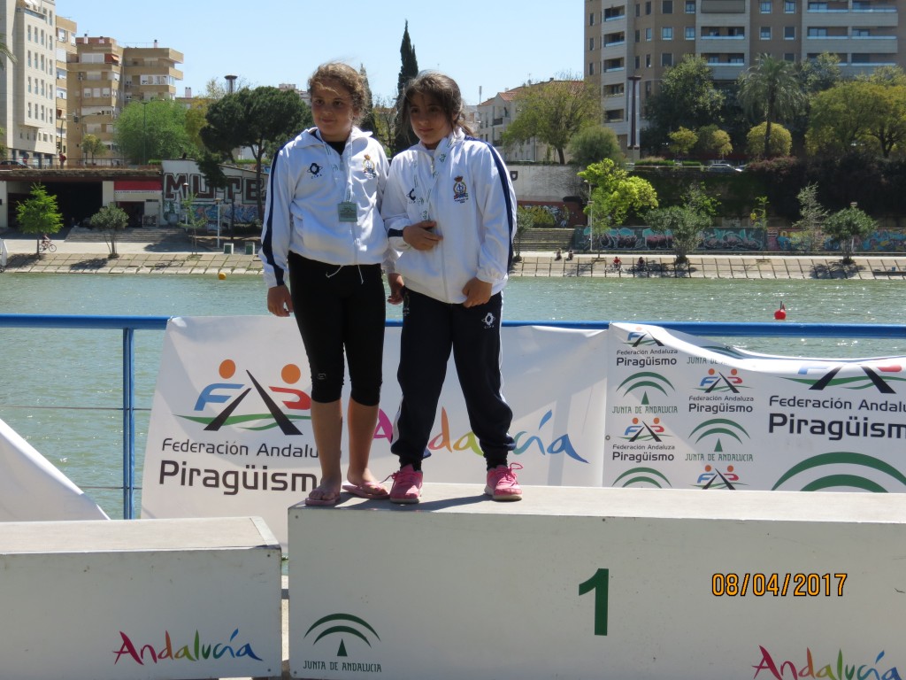 Paula y Yanira podium